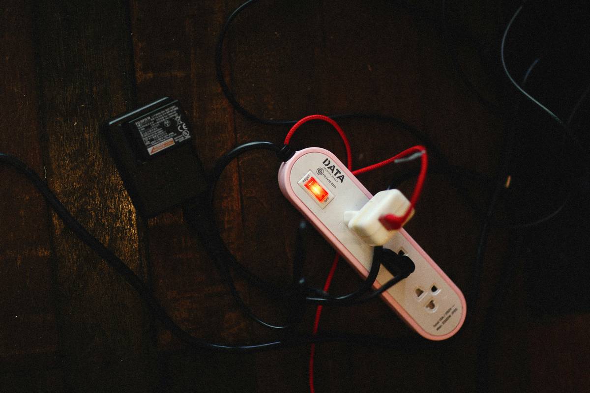 Why Your Dual Voltage Flat Iron Might Be Sabotaging Your Style (And What to Do Instead)